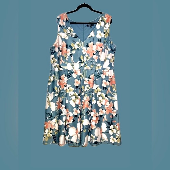 Lane Bryant V-Neck Floral Knee Length Fit & Flare Party Dress with Zipper, 22W - Picture 5 of 12